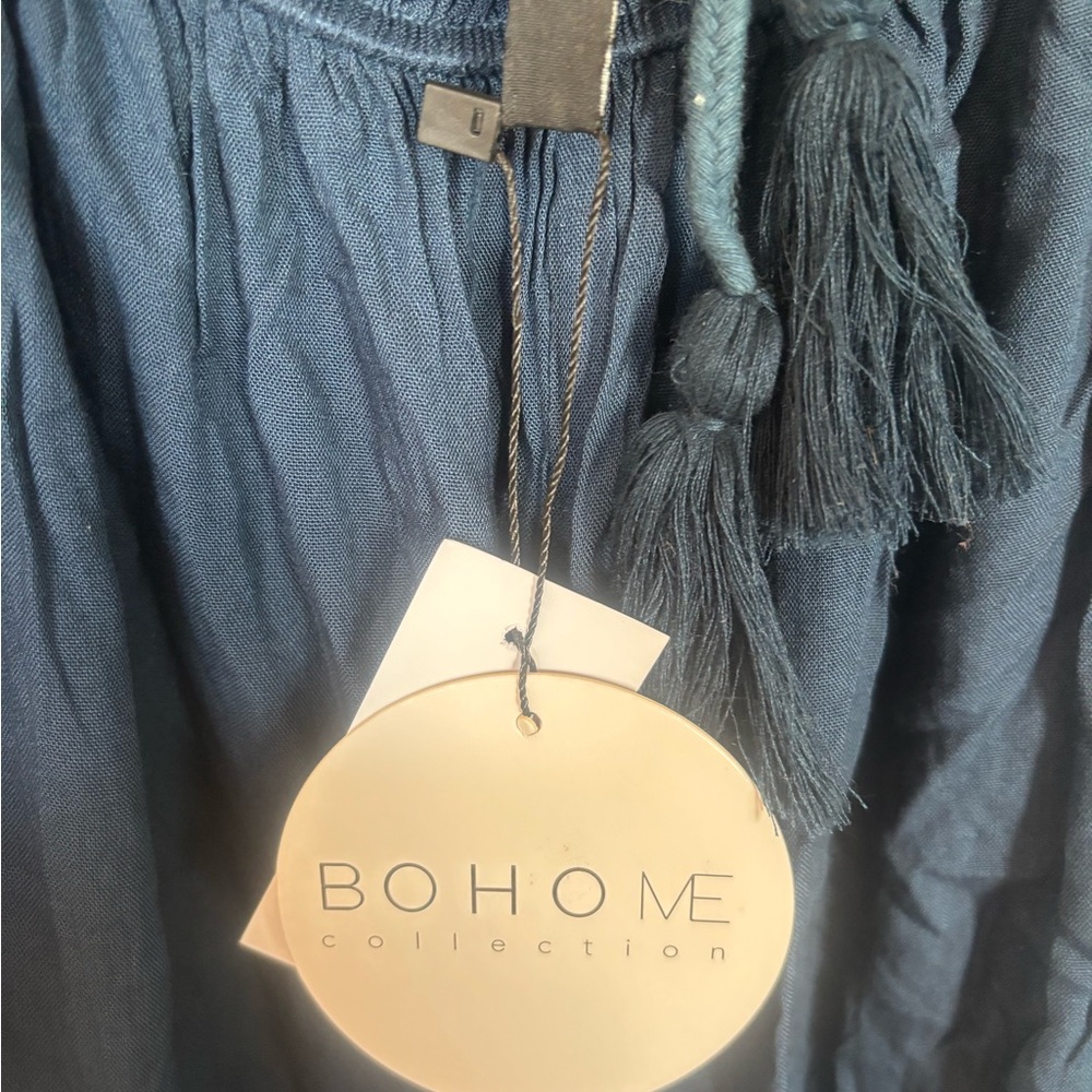 Elegant Blue Maxi Dress with Textured Fabric - Picture 2 of 8